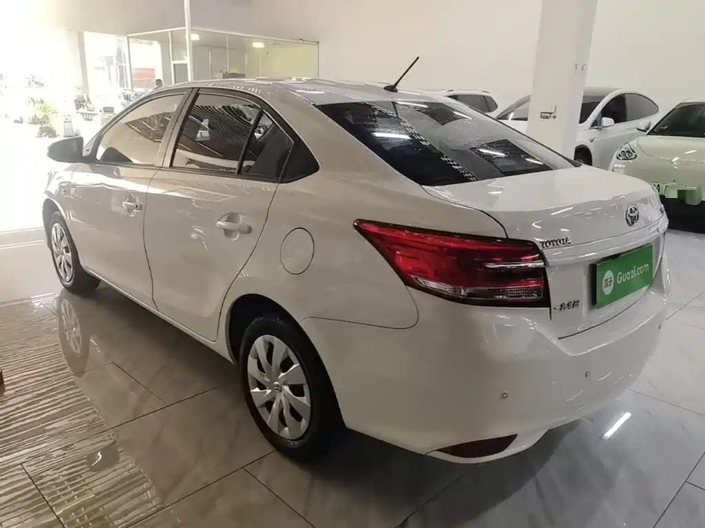 Toyota Vios — фото 5
