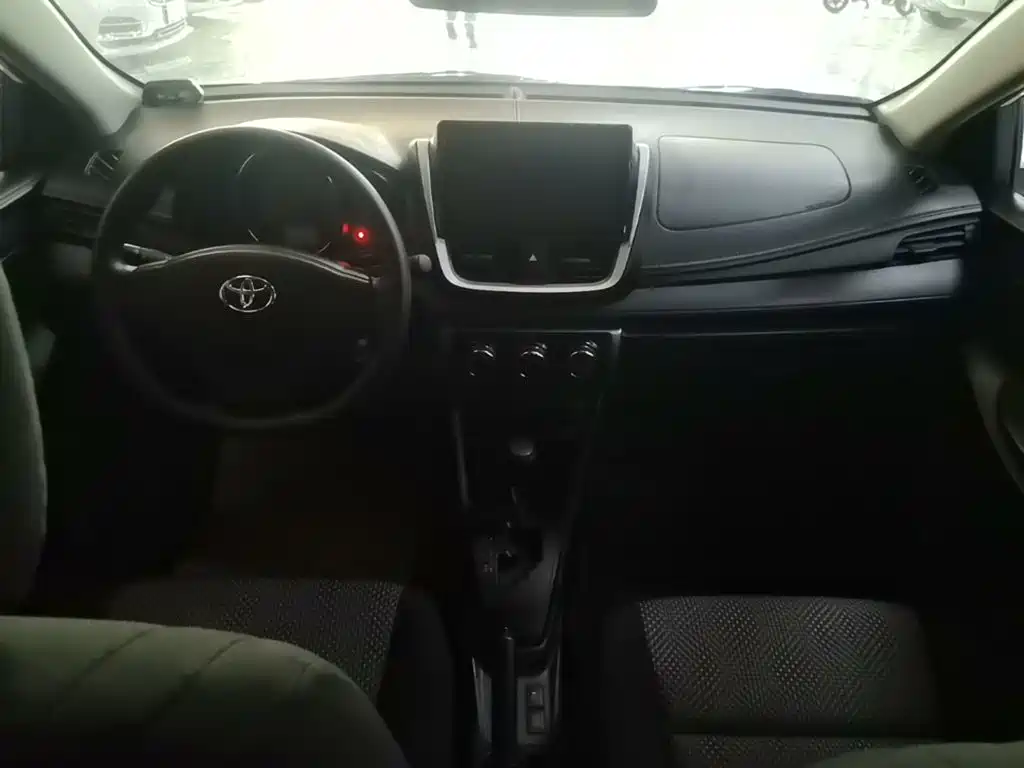 Toyota Vios — фото 10