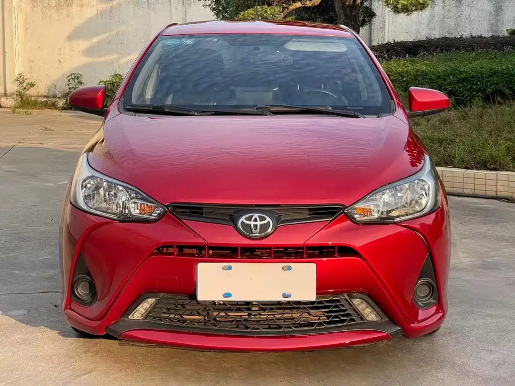 Toyota Yaris L — фото 2
