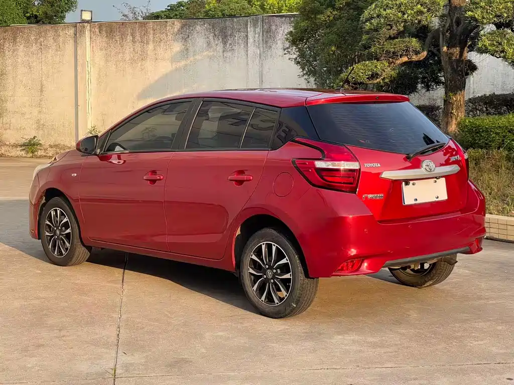 Toyota Yaris L — фото 3