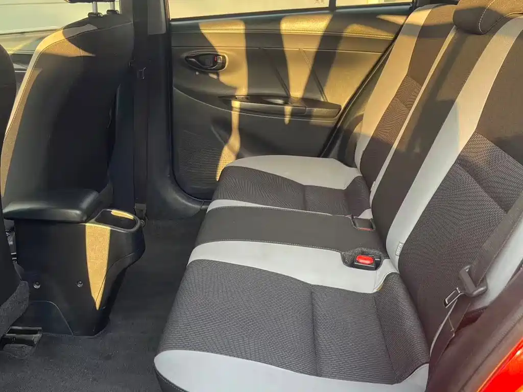 Toyota Yaris L — фото 6