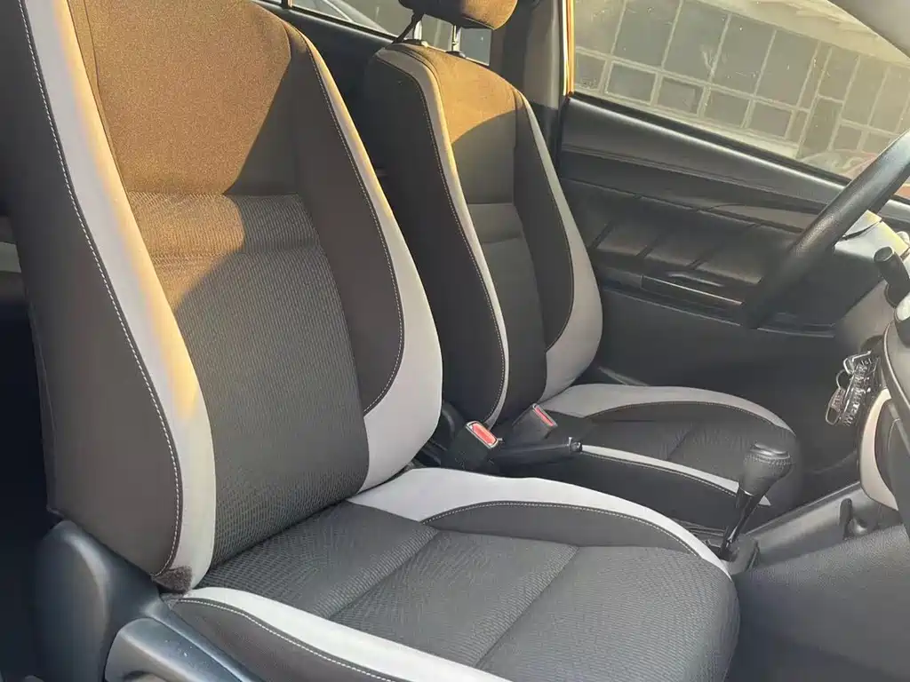 Toyota Yaris L — фото 10