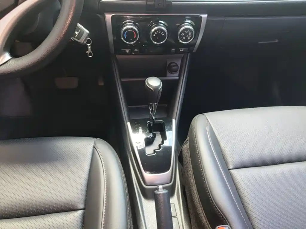 Toyota Yaris L — фото 14