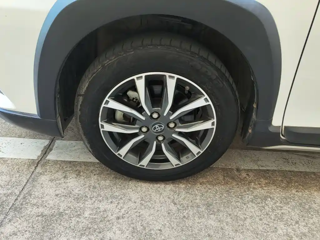Toyota Yaris L — фото 23