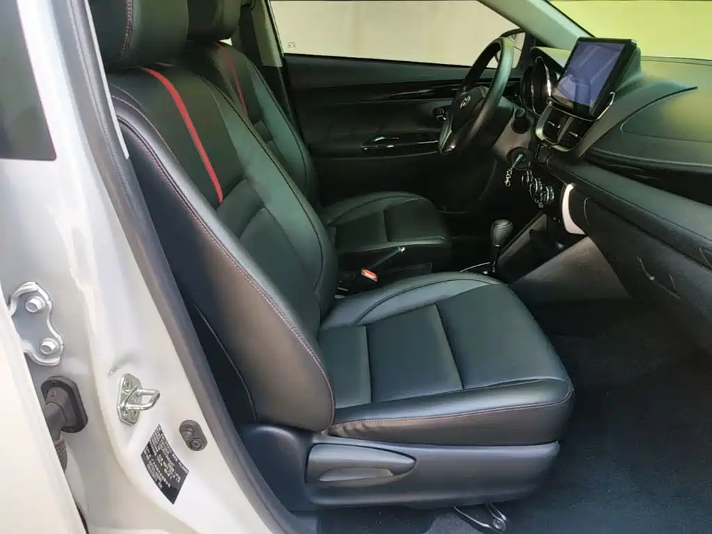 Toyota Yaris L — фото 25