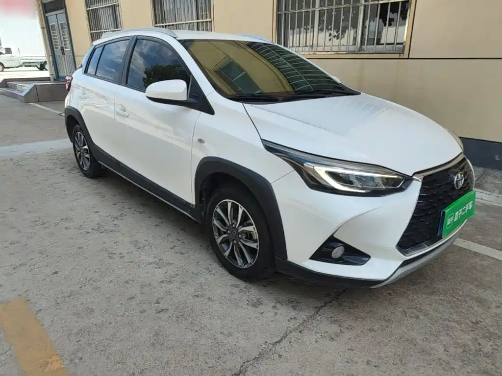 Toyota Yaris L — фото 4