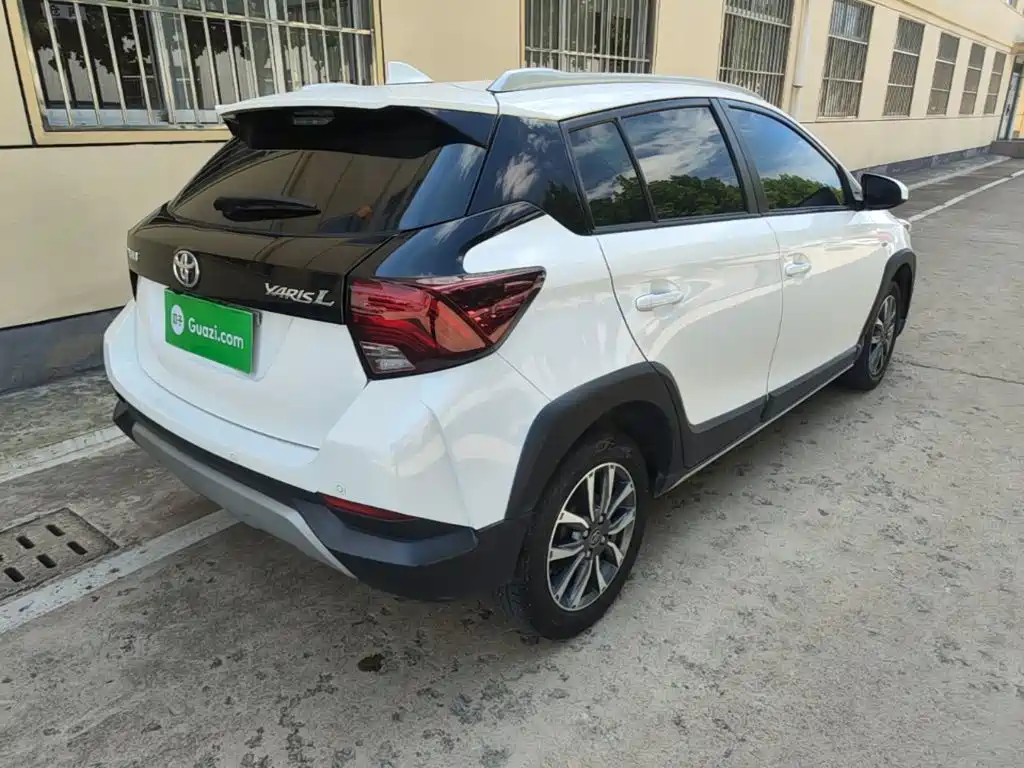 Toyota Yaris L — фото 7