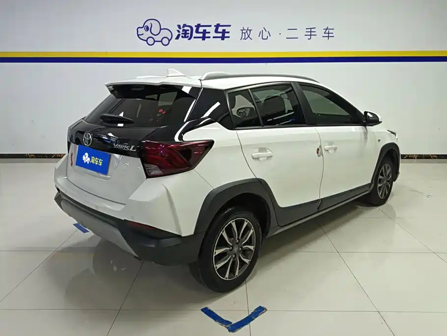 Toyota Yaris L — фото 3