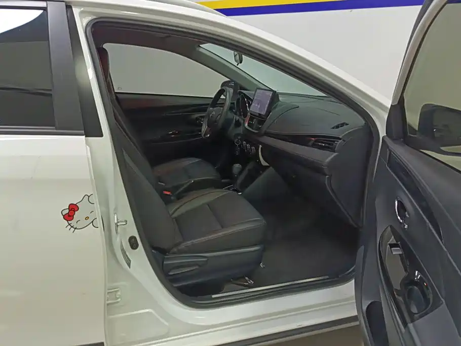 Toyota Yaris L — фото 8