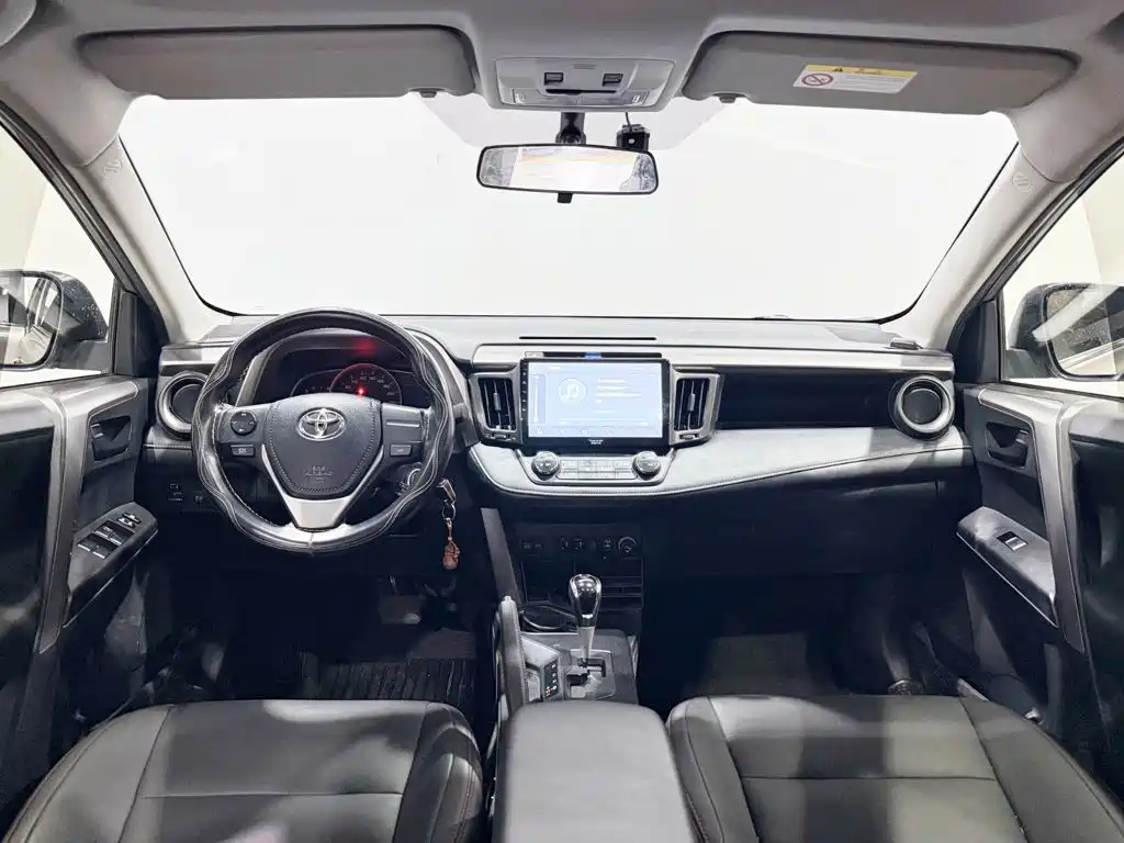 Toyota RAV4 — фото 9