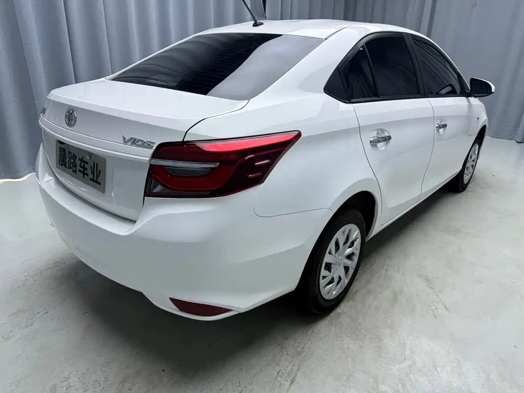 Toyota Vios — фото 4