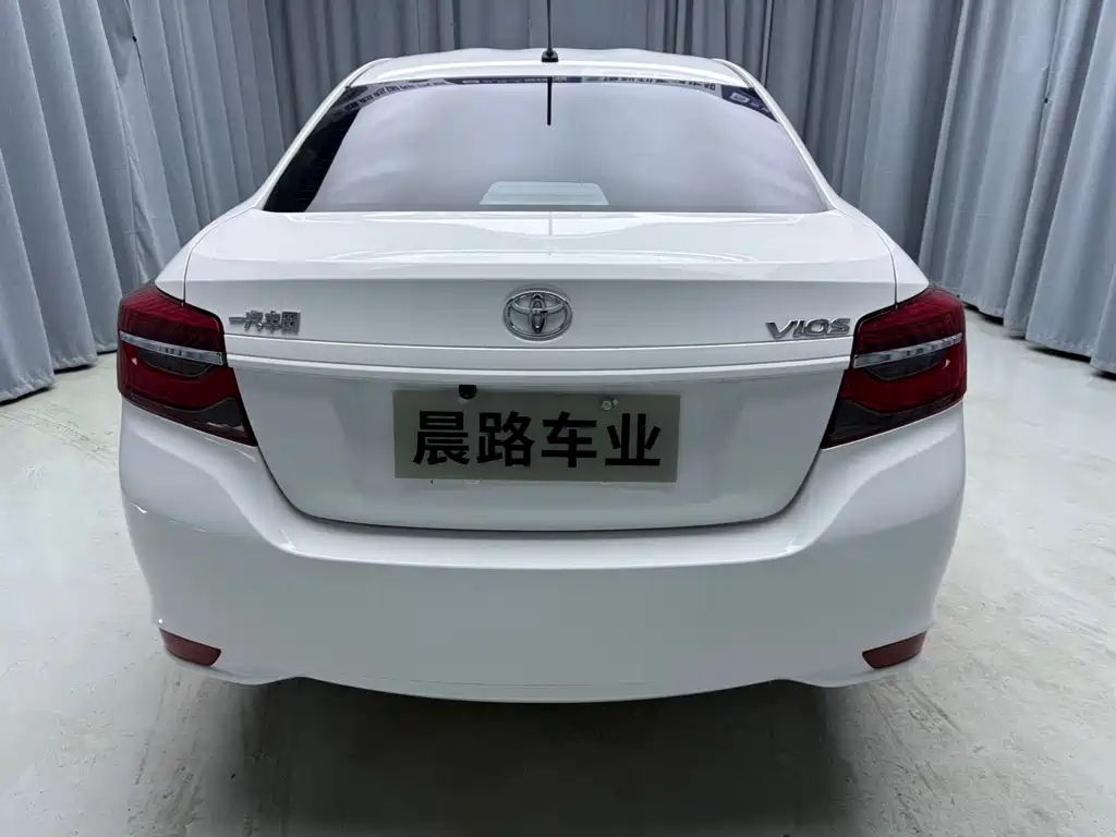 Toyota Vios — фото 5
