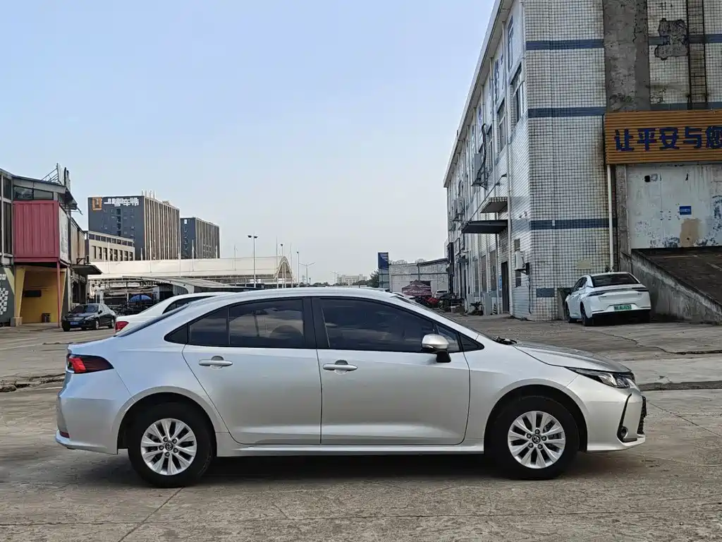 Toyota Corolla — фото 8