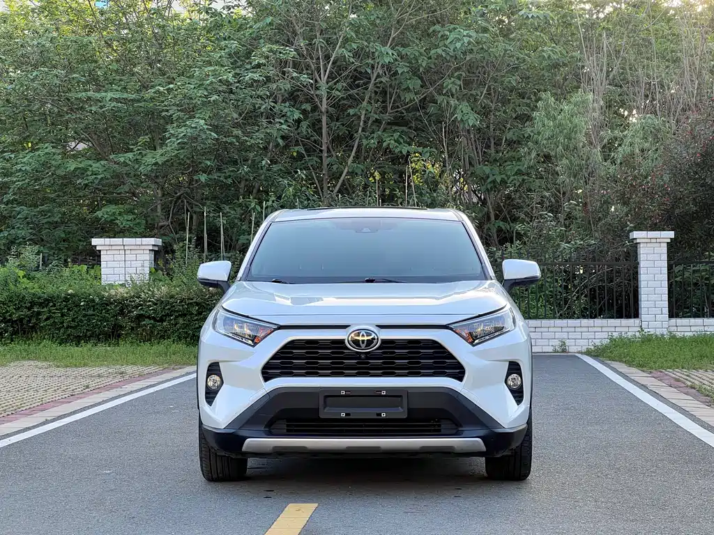 Toyota RAV4 — фото 2