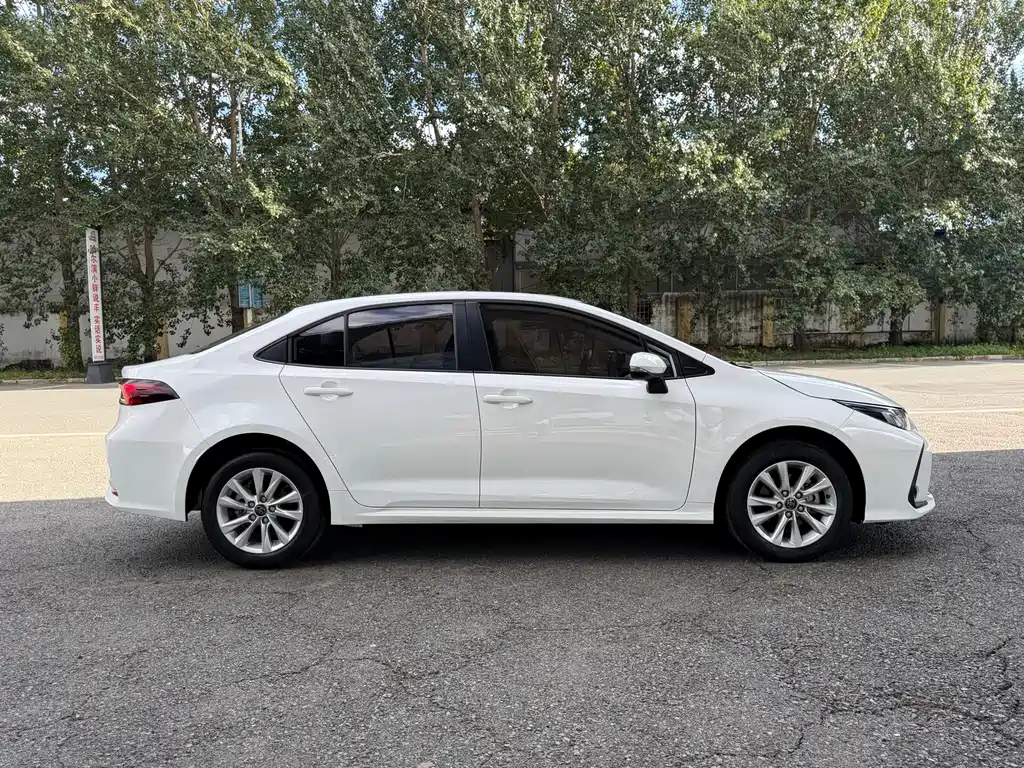 Toyota Corolla — фото 4