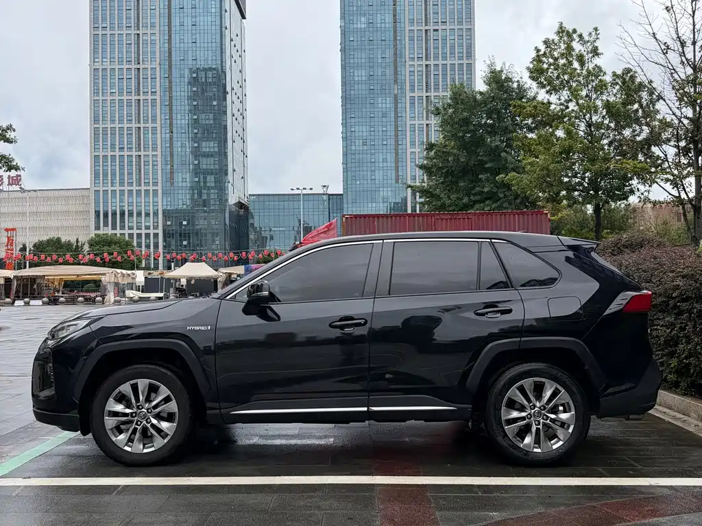 Toyota Wildlander — фото 10