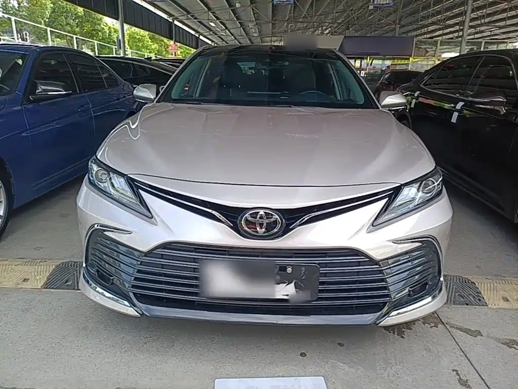 Toyota Camry — фото 3