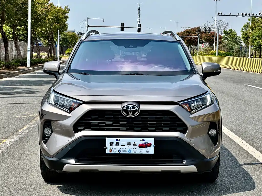Toyota RAV4 — фото 2