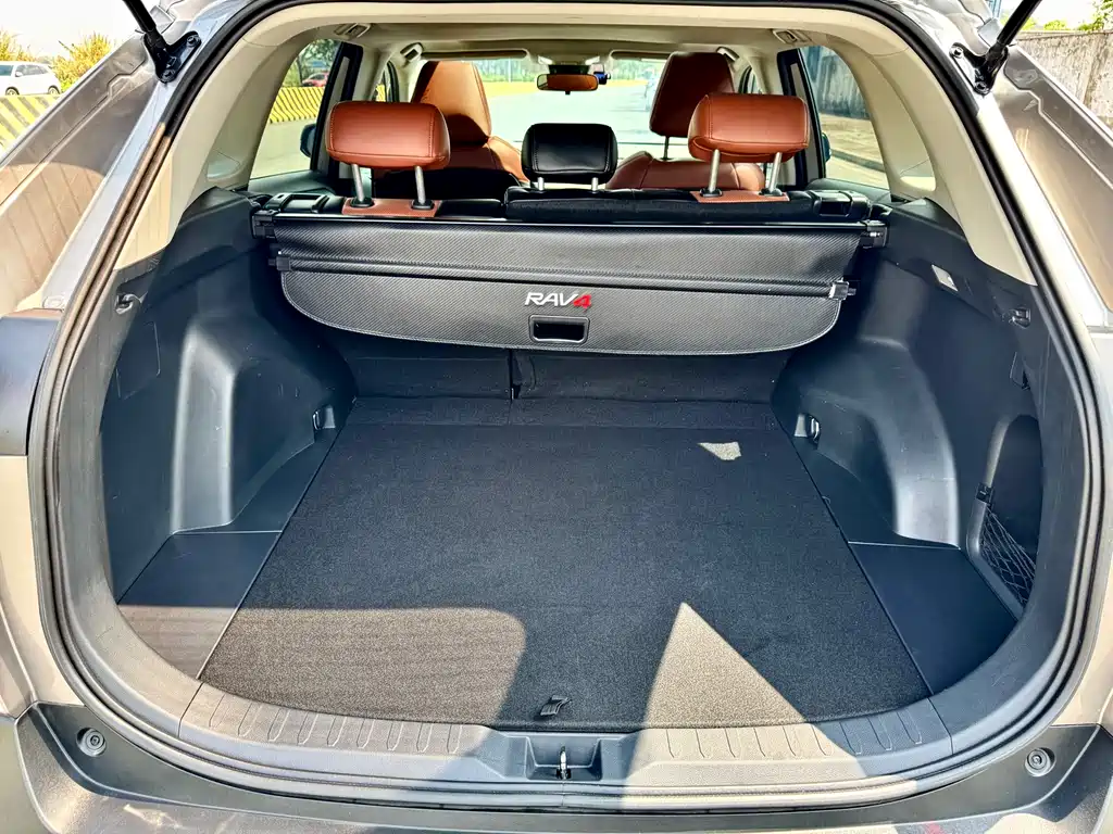 Toyota RAV4 — фото 14