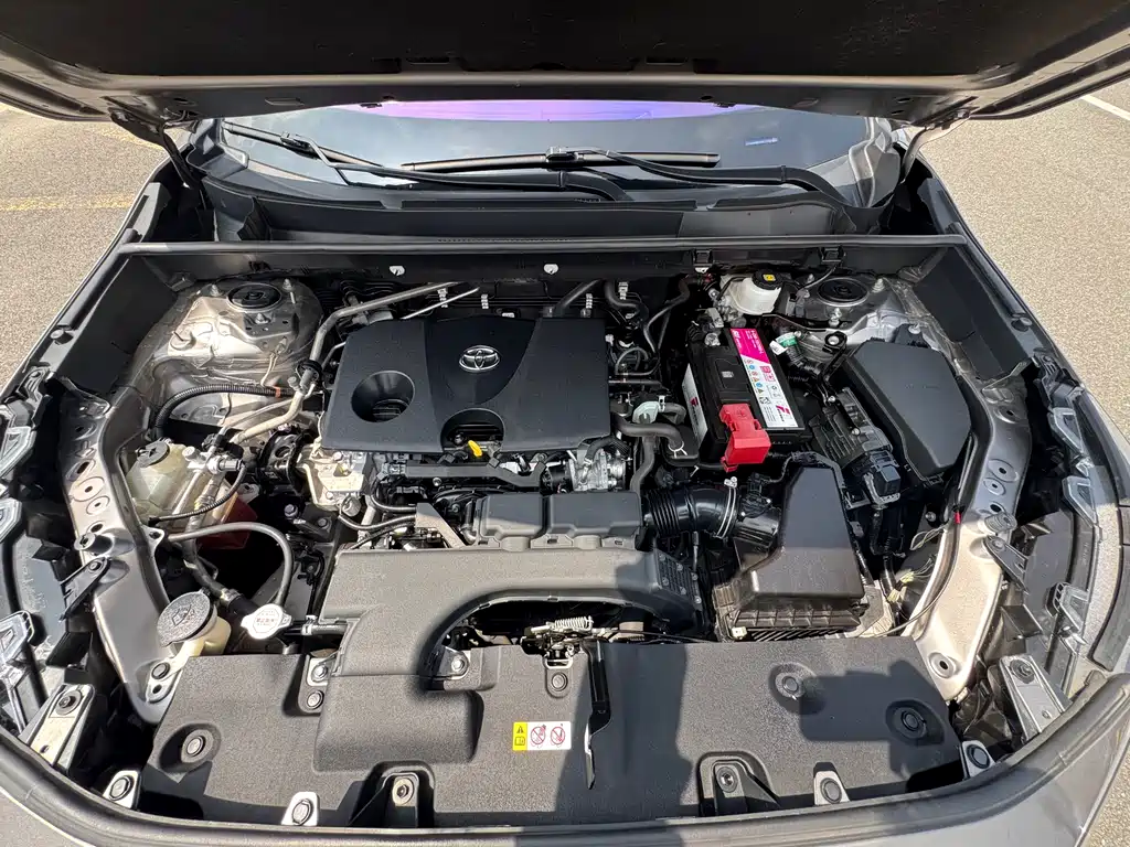Toyota RAV4 — фото 18