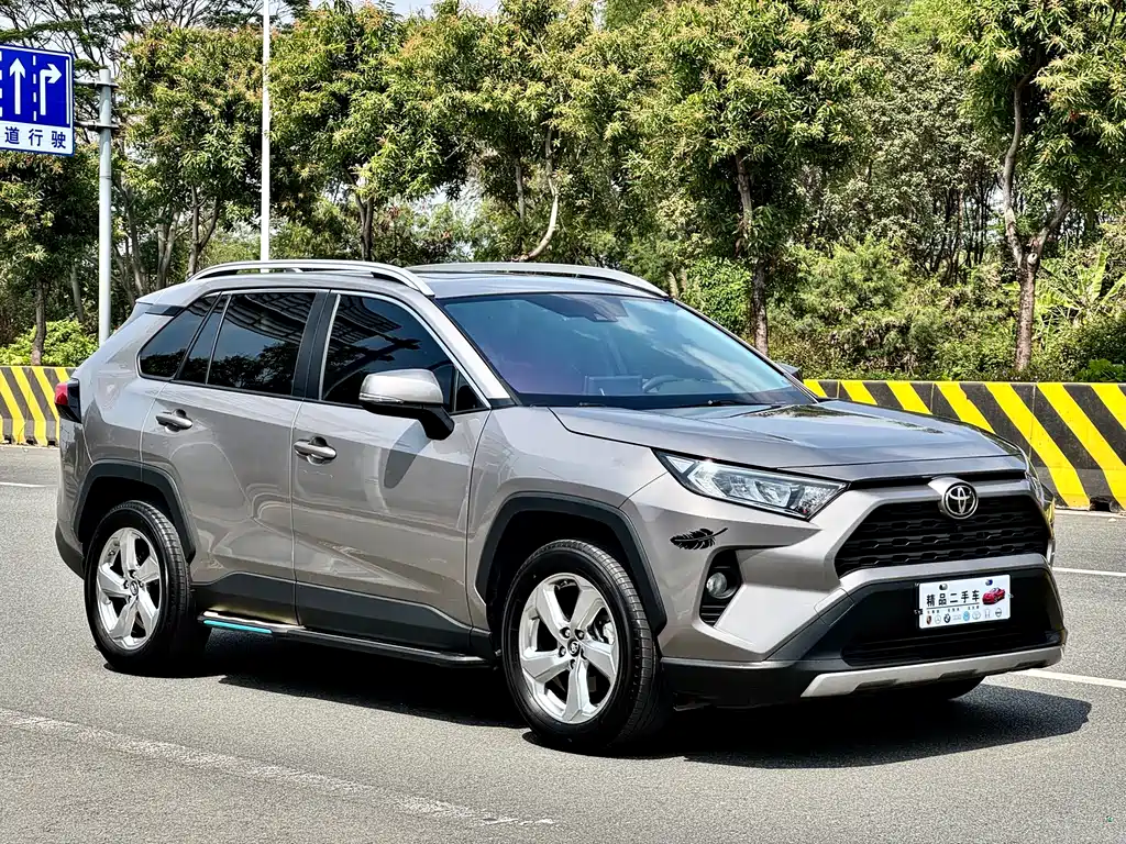Toyota RAV4 — фото 3