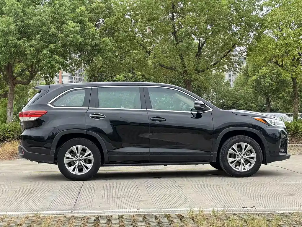 Toyota Highlander — фото 2
