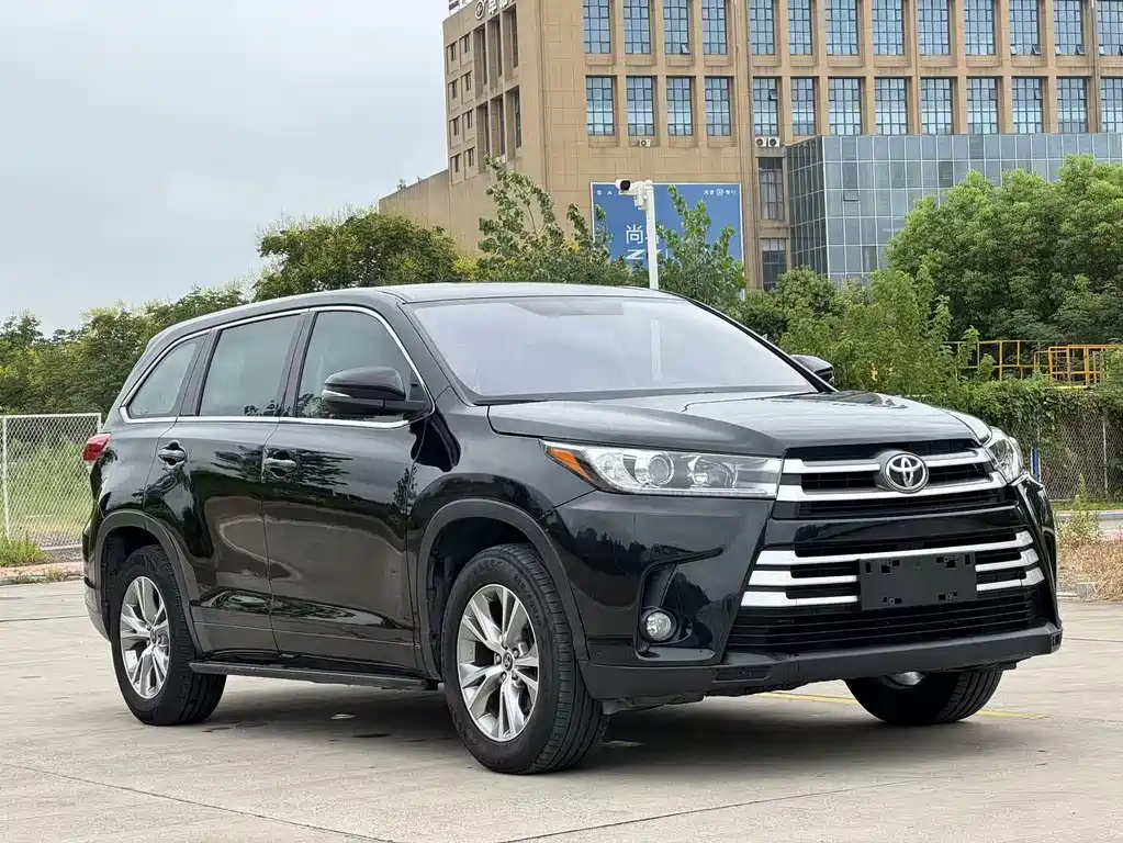 Toyota Highlander — фото 6