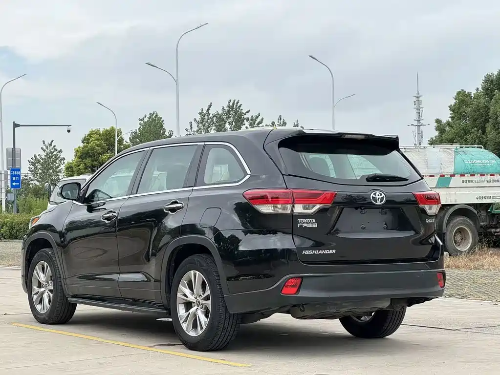 Toyota Highlander — фото 7