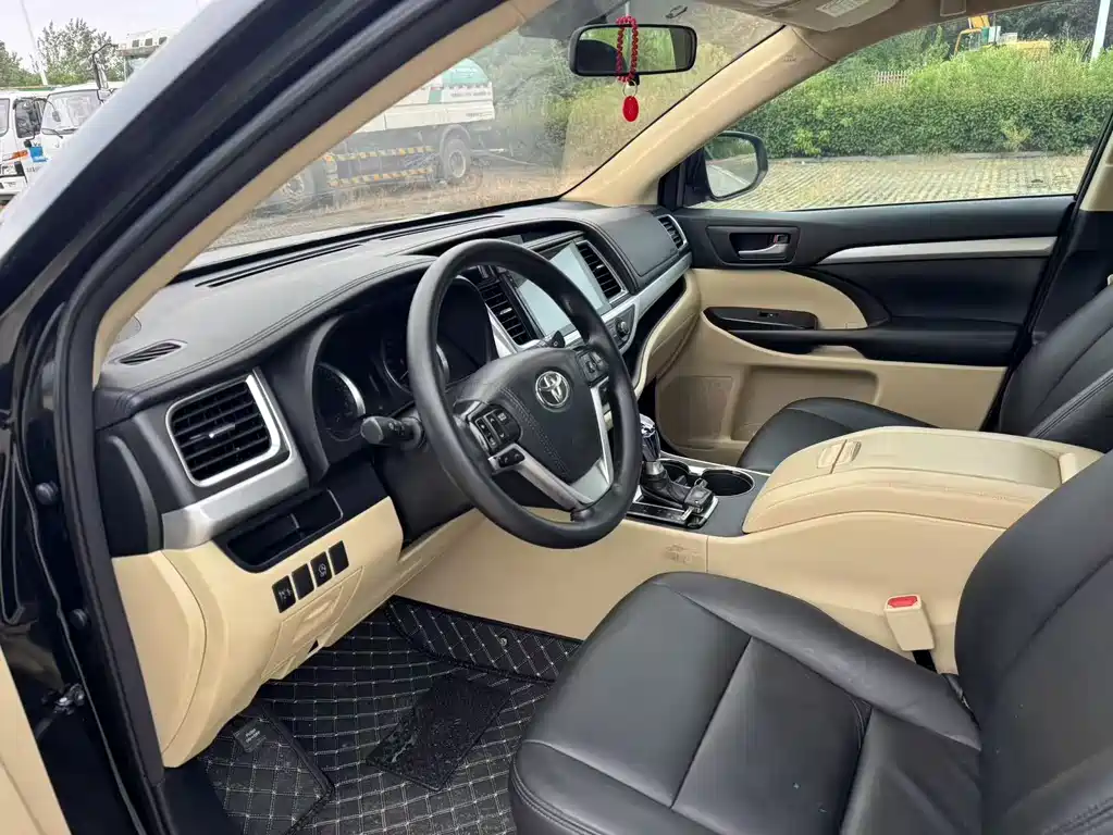 Toyota Highlander — фото 10
