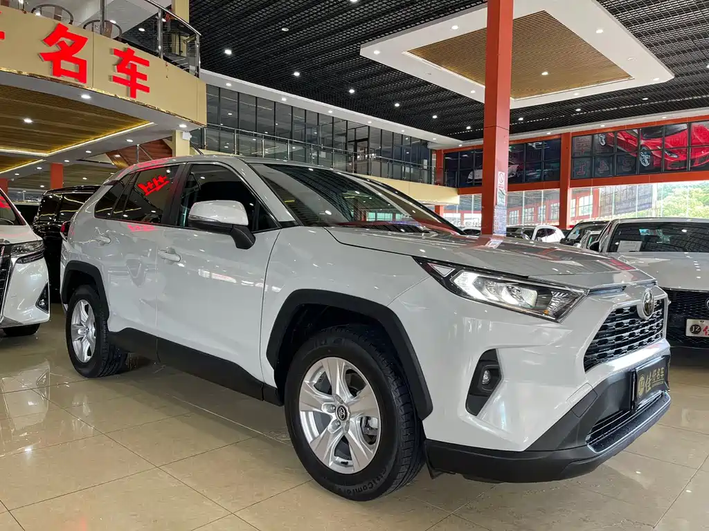 Toyota RAV4 — фото 3