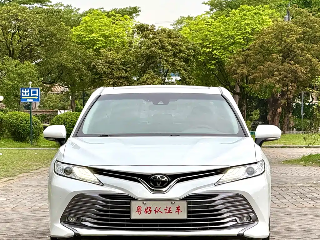 Toyota Camry — фото 3