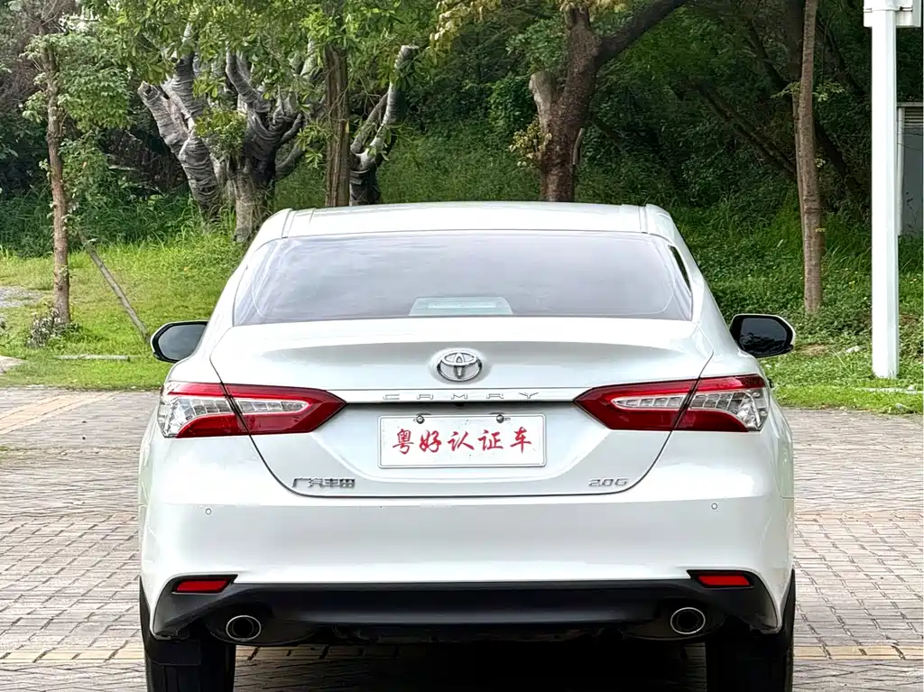 Toyota Camry — фото 6