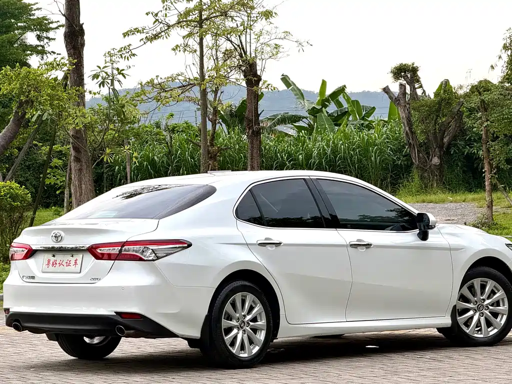 Toyota Camry — фото 7