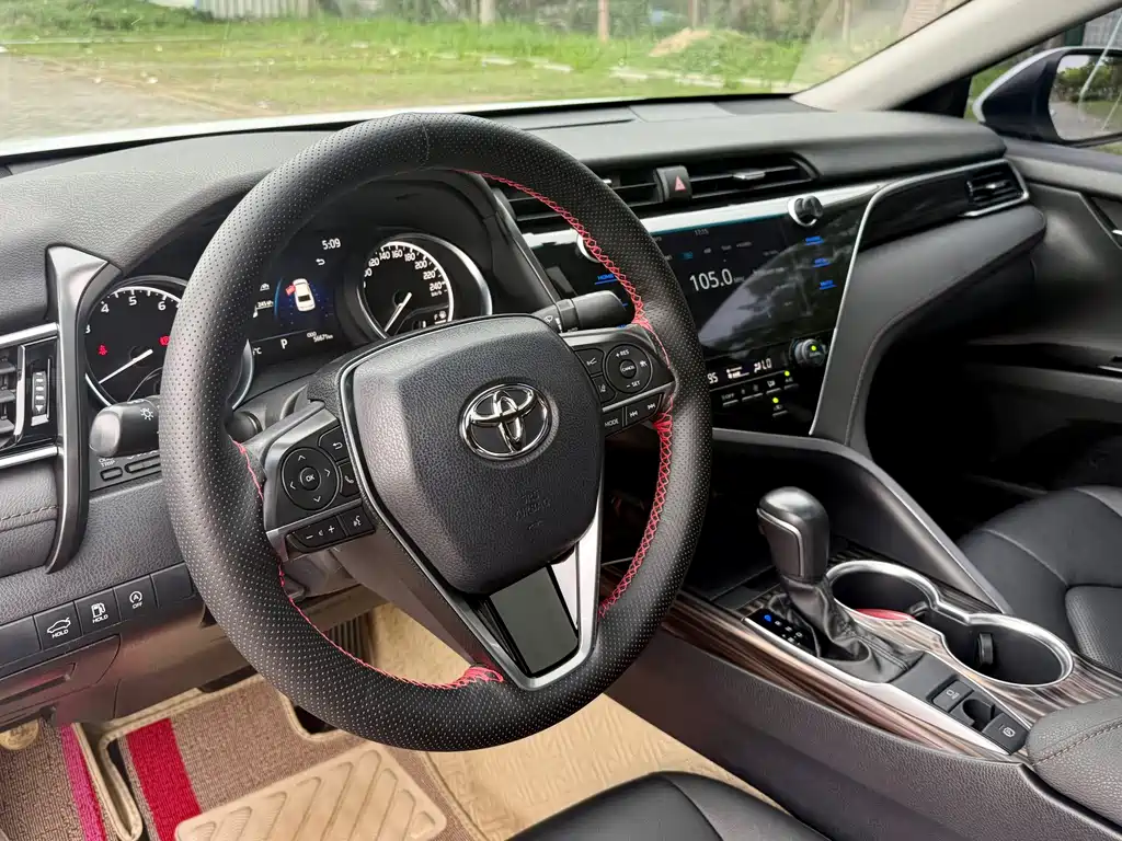 Toyota Camry — фото 9