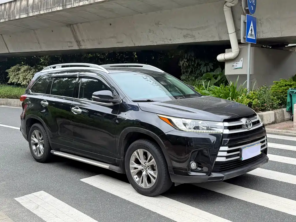 Toyota Highlander — фото 3