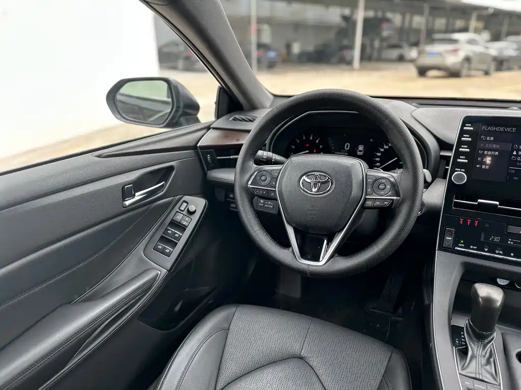 Toyota Avalon — фото 14