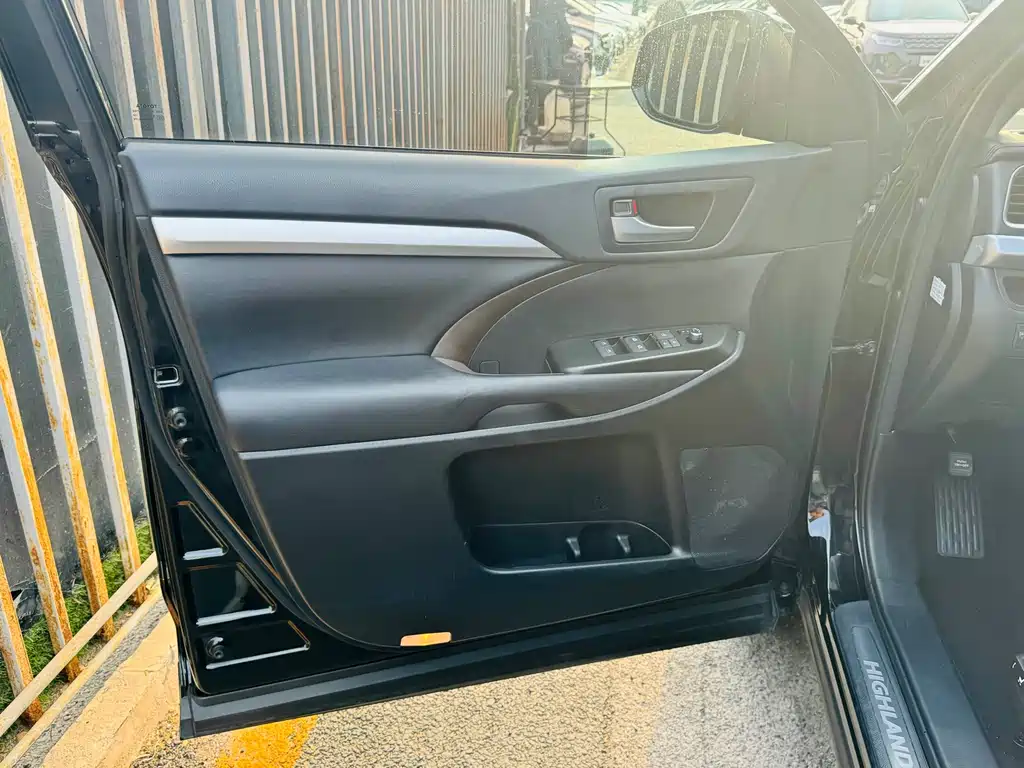 Toyota Highlander — фото 15