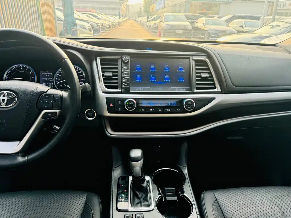 Toyota Highlander — фото 17
