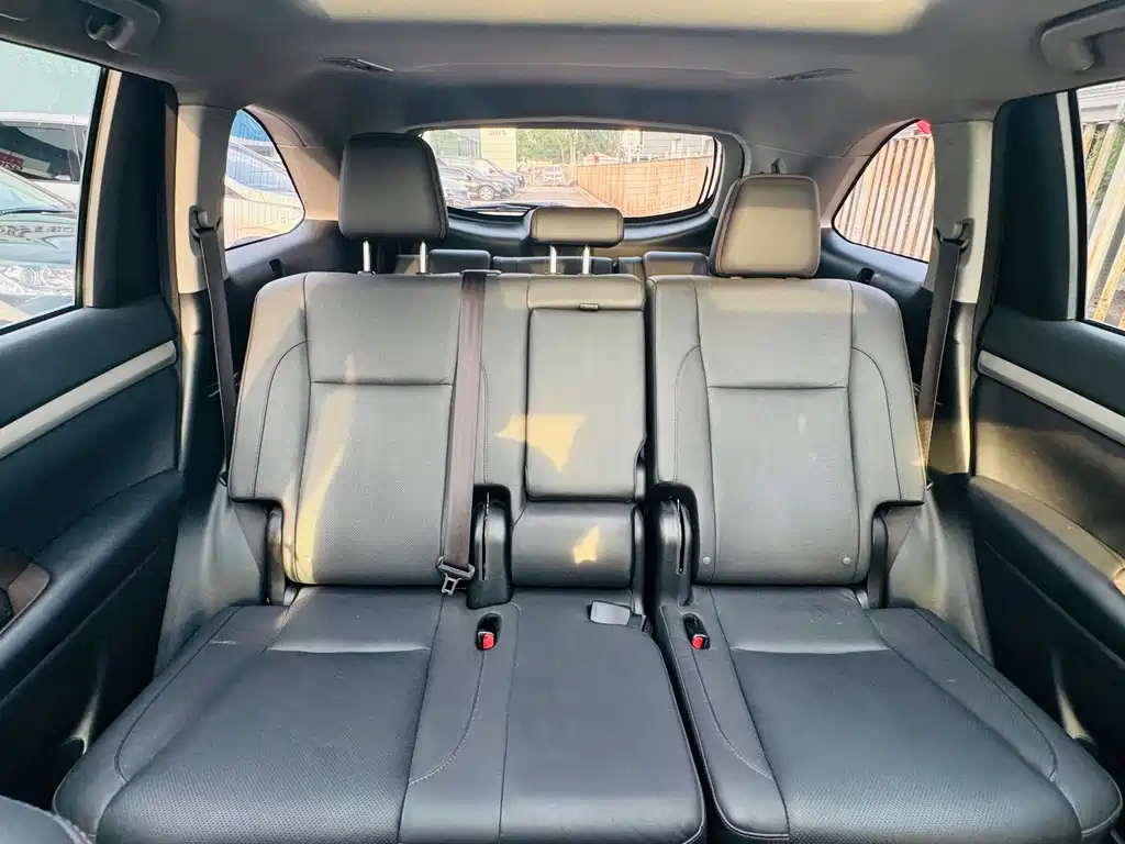 Toyota Highlander — фото 18