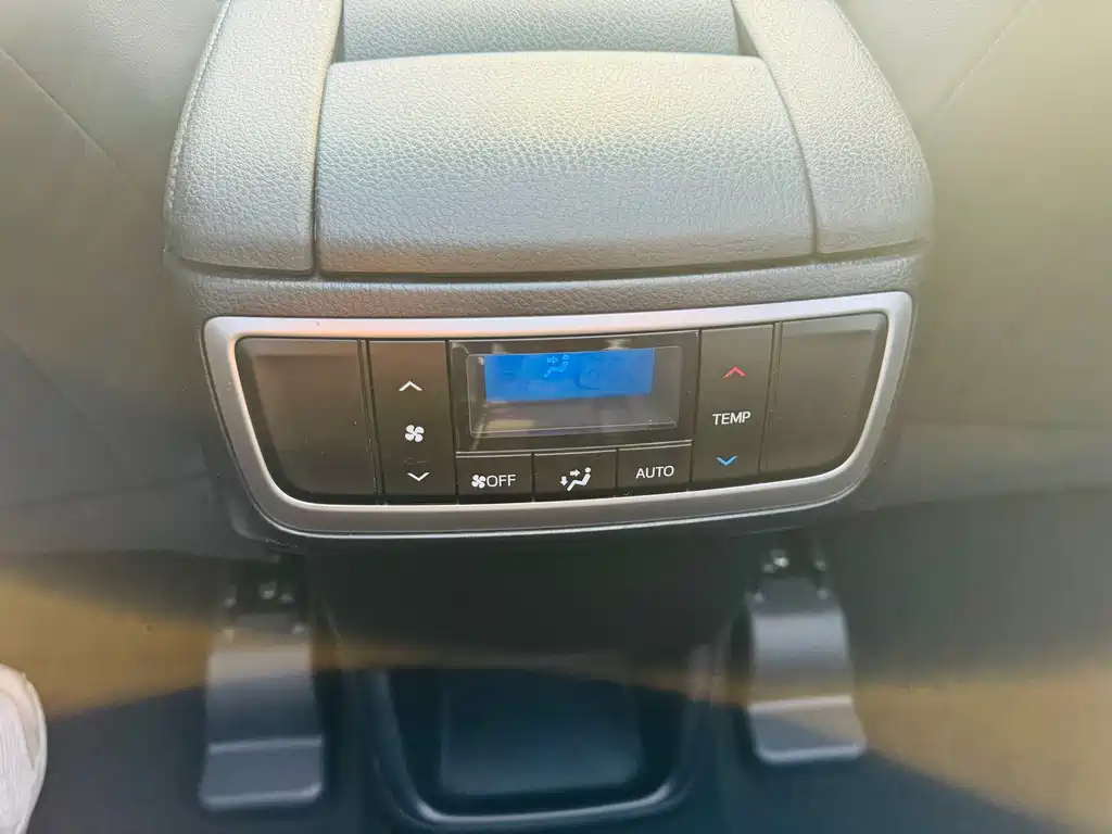 Toyota Highlander — фото 21