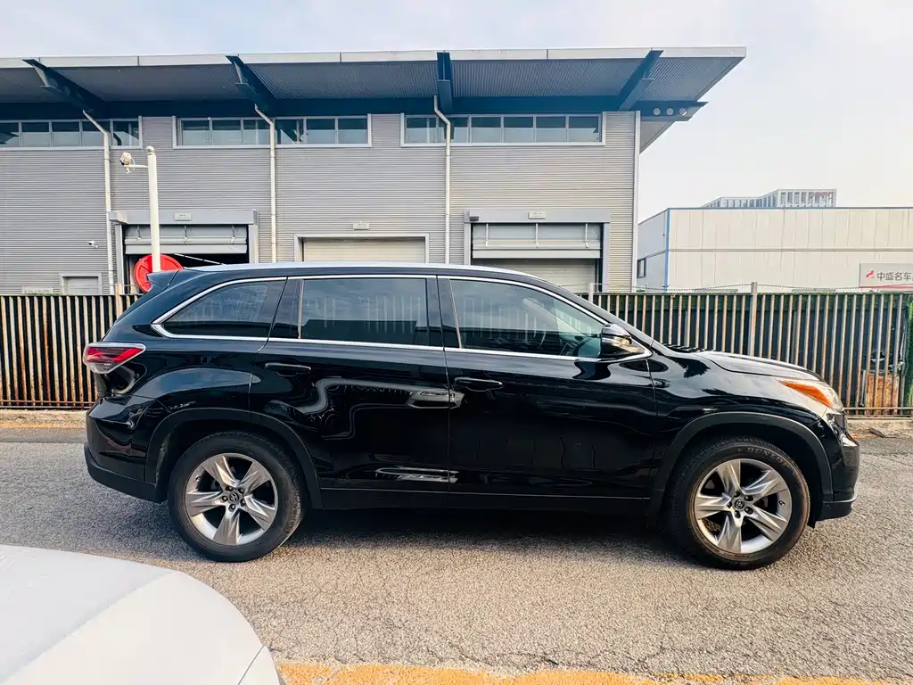 Toyota Highlander — фото 5