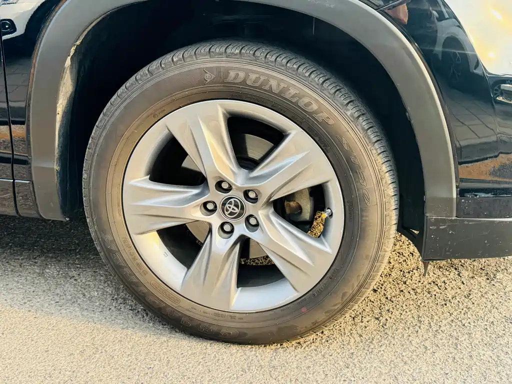 Toyota Highlander — фото 7
