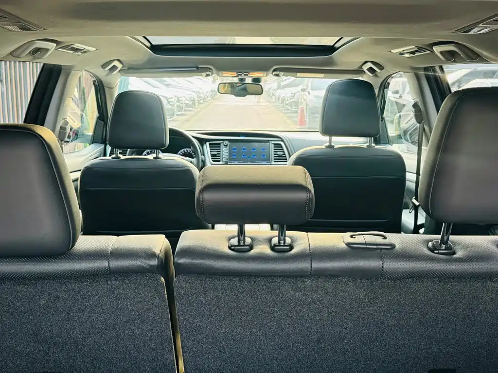 Toyota Highlander — фото 8