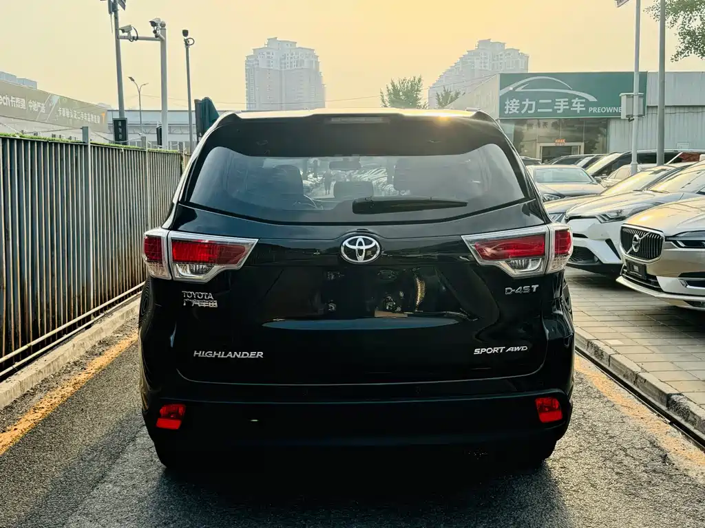 Toyota Highlander — фото 10