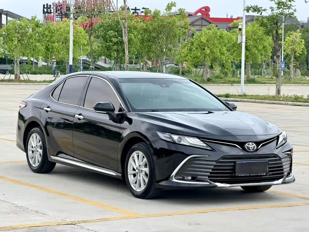 Toyota Camry — фото 2