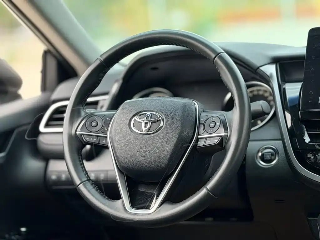 Toyota Camry — фото 11