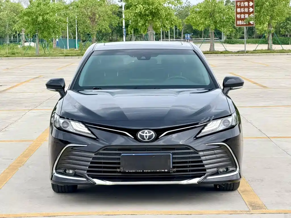 Toyota Camry — фото 3