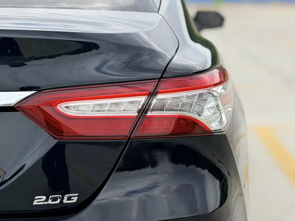 Toyota Camry — фото 23