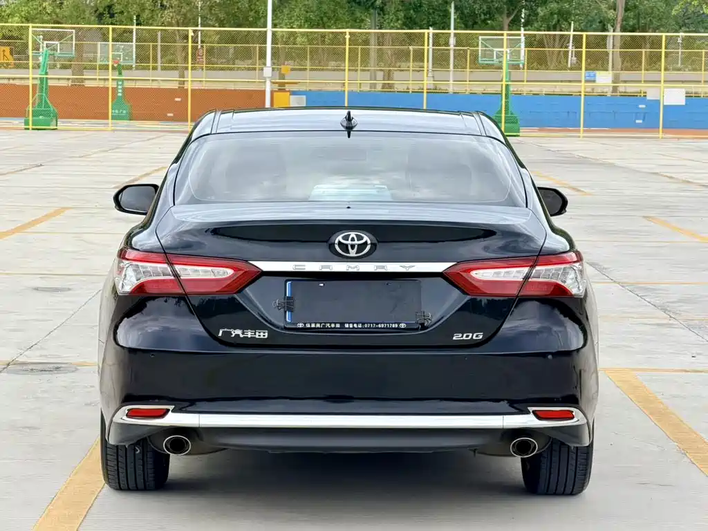 Toyota Camry — фото 4