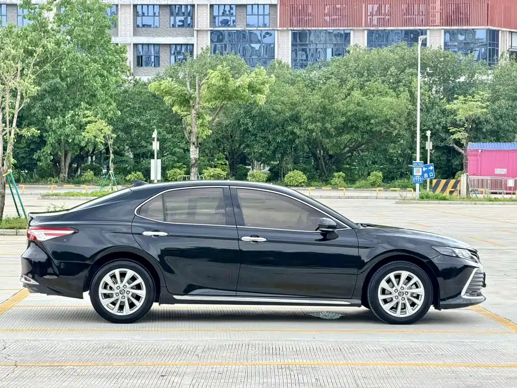Toyota Camry — фото 7